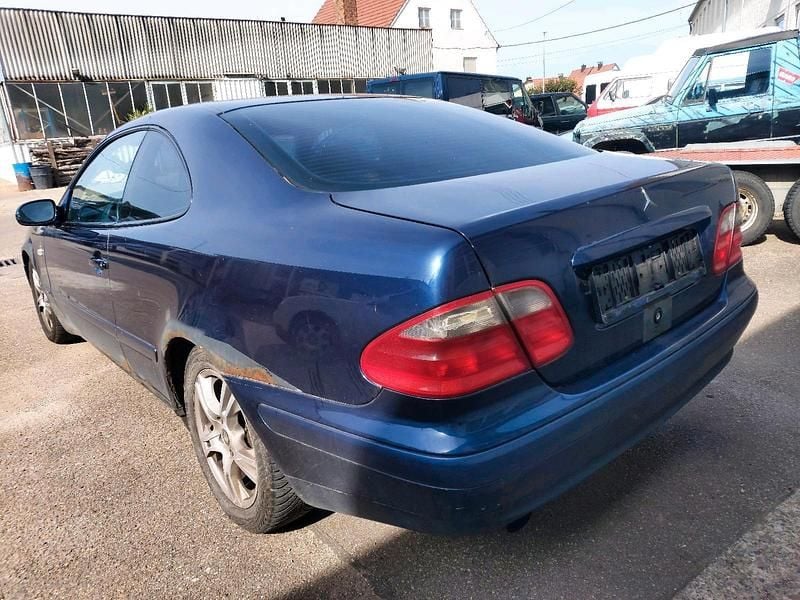 Gebraucht Mercedes CLK200 136 PS (100 kW) 1998 Blau Coupé