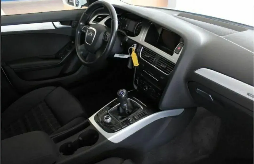Używany Audi A4 Attraction 211 KM (155 kW) 2011 Biały Kombi