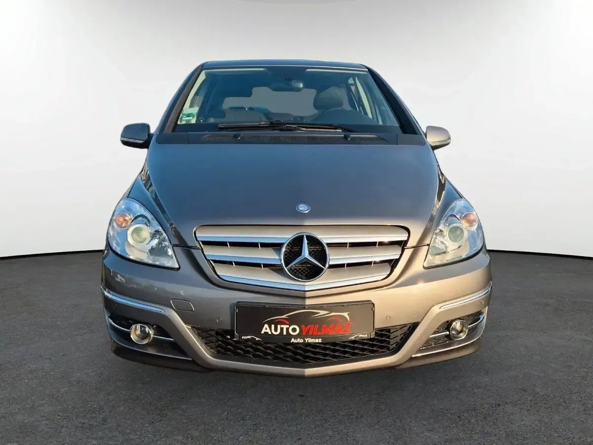 Gebraucht Mercedes B180 116 PS (85 kW) 2011 Grau Kleinwagen