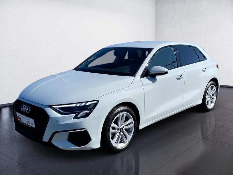 Gebraucht Audi A3 Advanced Plus 110 PS (80 kW) 2023 Gletscherweiß metallic Limousine