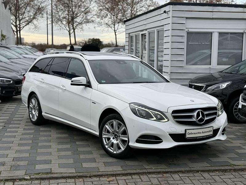 Polarweiss Gebraucht 2013 Mercedes E250 Kombi | 9.699 € (Guter Preis) - Bild 1/4