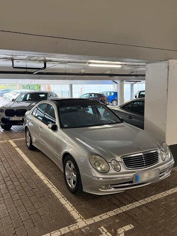 Gebraucht Mercedes E270 Avantgarde 177 PS (130 kW) 2002 Silber Limousine