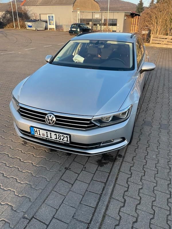 Silber Gebraucht 2018 VW Passat Kombi | 11.500 € (Fairer Preis) - Bild 1/4