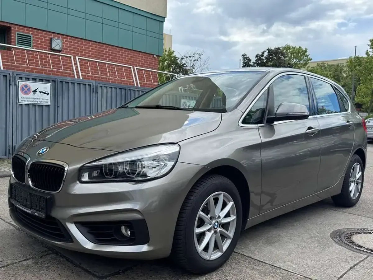 Gebraucht BMW 220 192 PS (141 kW) 2016 Platinsilber Van / Kleinbus