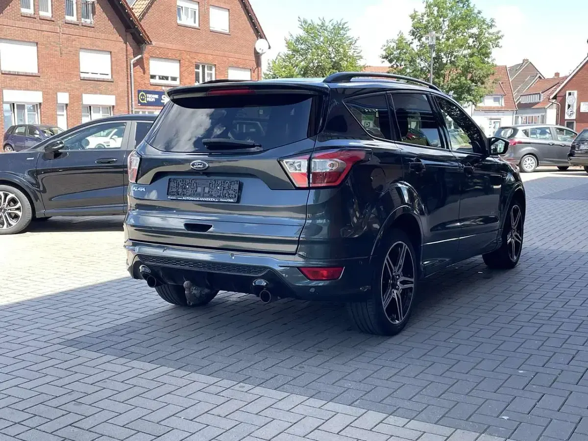 Gebraucht Ford Kuga ST-Line 179 PS (131 kW) 2018 Mambagrãœn (metallic) SUV