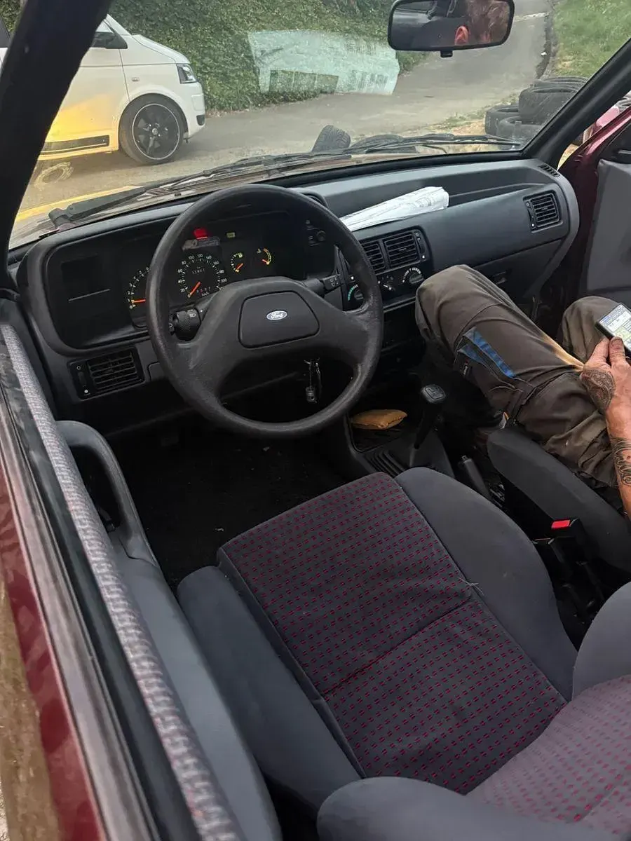 Gebraucht Ford Escort 73 PS (53 kW) 1990 Rot Kleinwagen