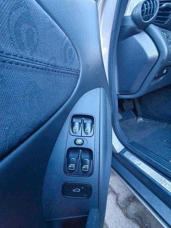 Gebraucht 2003 Mercedes C220 Limousine | 4.999 € - Bild 1/4
