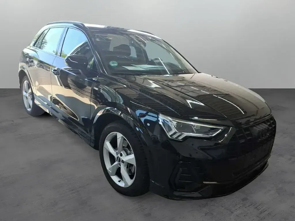 Gebraucht Audi Q3 S-Line 190 PS (139 kW) 2023 Mythosschwarz metallic SUV
