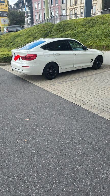 Weiß Gebraucht 2016 BMW 318 Gran Turismo Sport Line Limousine | 13.900 € (Fairer Preis) - Bild 1/4