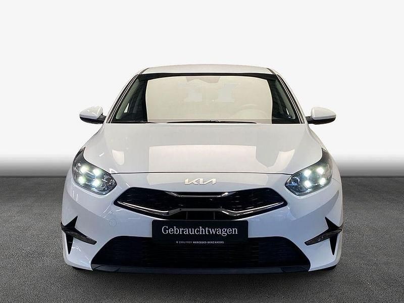 Gebraucht Kia Ceed Vision 101 PS (74 kW) 2024 Carraraweiß Kleinwagen