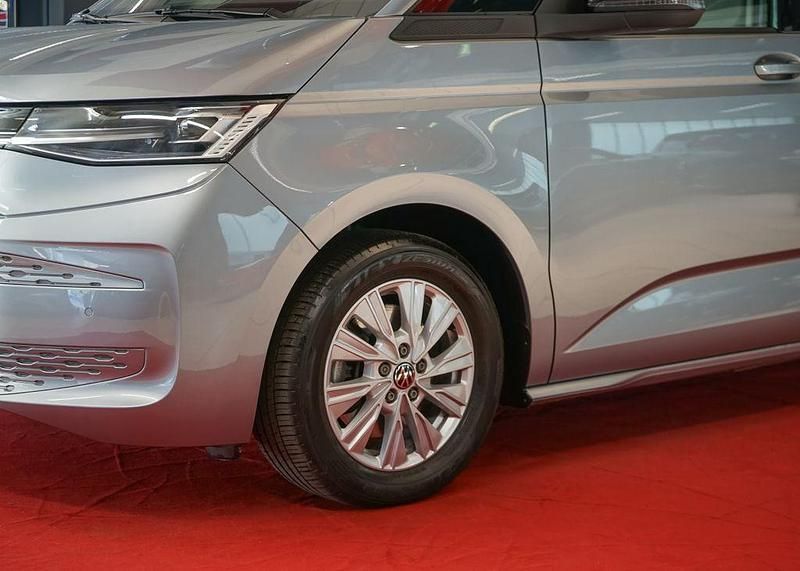 Gebraucht VW Multivan 136 PS (100 kW) 2023 Grau Van