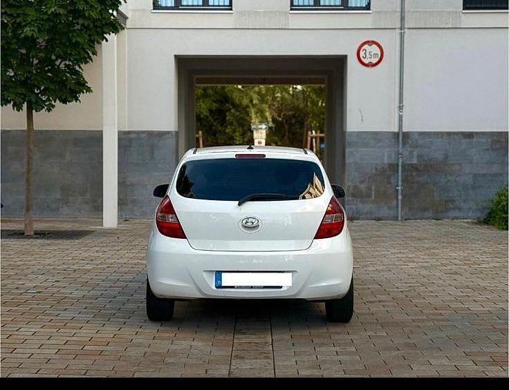 Weiß Gebraucht 2009 Hyundai i20 Kleinwagen | 2.500 € (Fairer Preis) - Bild 1/4