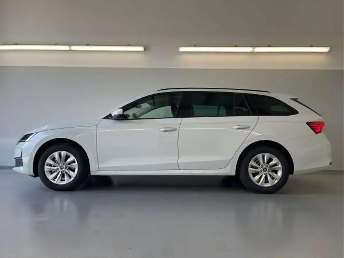 Neu Skoda Octavia Selection 150 PS (110 kW) 2026 [2y2y] moon weiss perleffekt Kombi