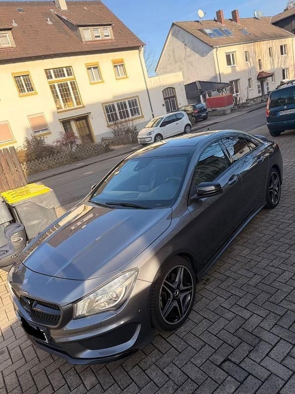 Grau Gebraucht 2014 Mercedes CLA250 AMG line Limousine | 15.000 € (Guter Preis) - Bild 1/4