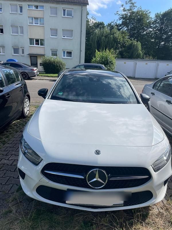 Weiß Gebraucht 2020 Mercedes A200 Limousine | 22.500 € - Bild 1/4