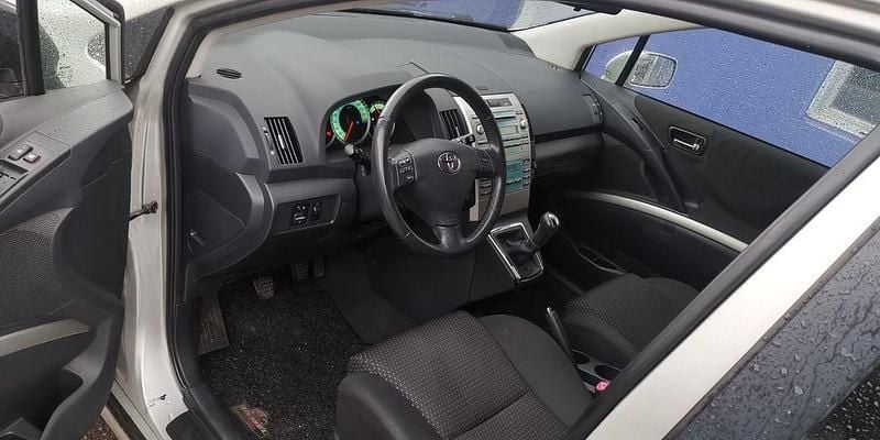 Gebraucht Toyota Verso 136 PS (100 kW) 2010 Silber Van / Kleinbus