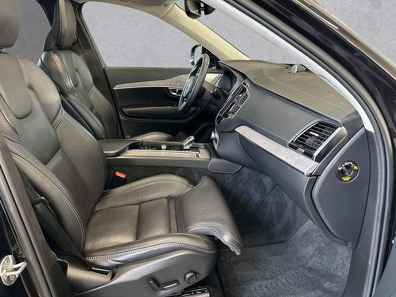 Gebraucht Volvo XC90 Ultimate 235 PS (172 kW) 2022 Onyx black / metallic SUV