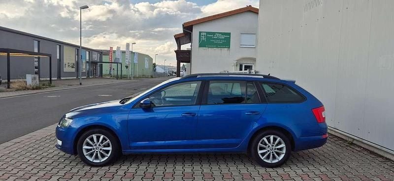Energyblau Gebraucht 2016 Skoda Octavia Ambition Kombi | 9.900 € (Guter Preis) - Bild 1/4