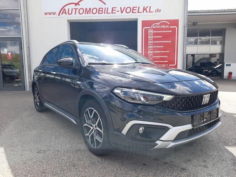 Schwarz Gebraucht 2021 Fiat Tipo Cross Limousine | 9.999 € (Superpreis) - Bild 1/4