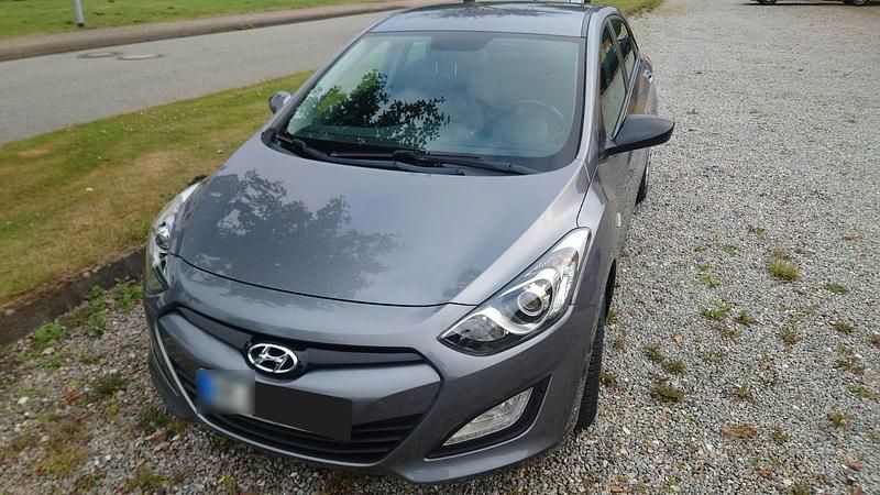 Gebraucht Hyundai i30 Classic 99 PS (72 kW) 2014 Grau Kleinwagen