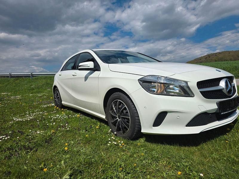 Gebraucht Mercedes A200 136 PS (100 kW) 2017 Weiß Limousine