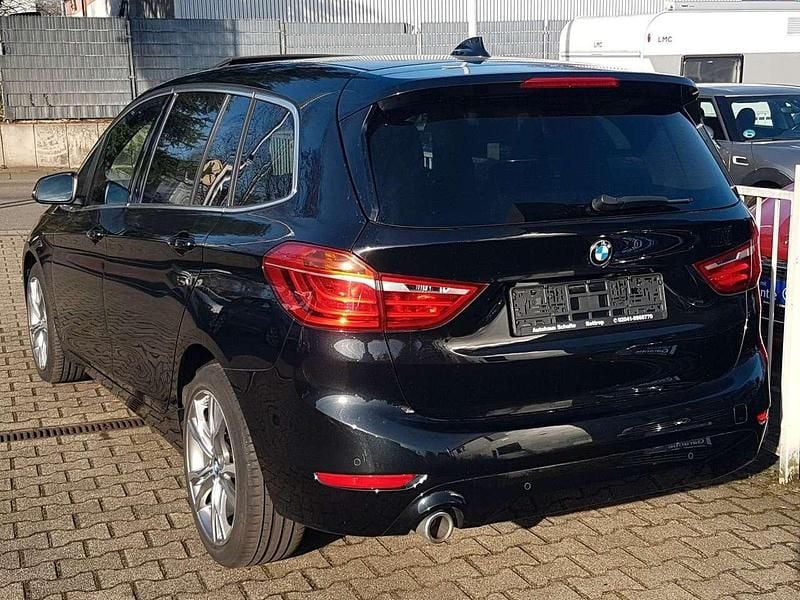 Gebraucht BMW 216 Advantage 116 PS (85 kW) 2021 Saphirschwarz Van / Kleinbus