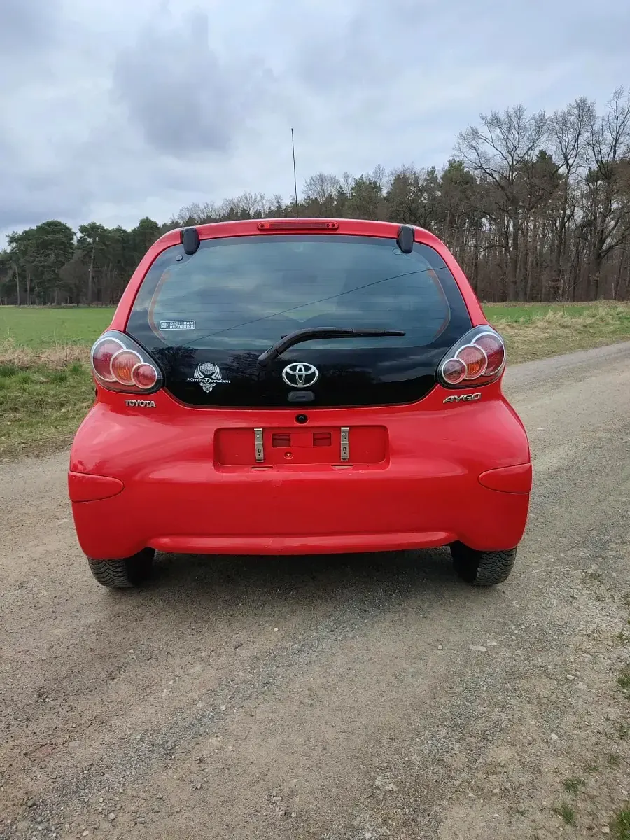 Gebraucht Toyota Aygo 68 PS (50 kW) 2009 Rot Kleinwagen