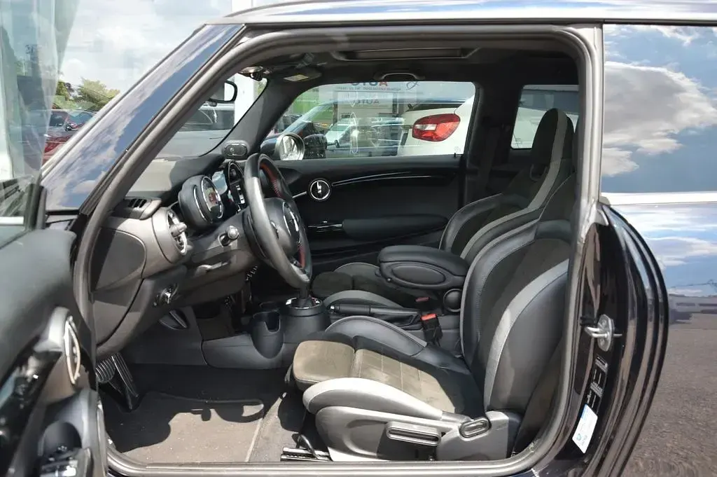 Gebraucht Mini John Cooper Works 231 PS (169 kW) 2021 Schwarz Kleinwagen