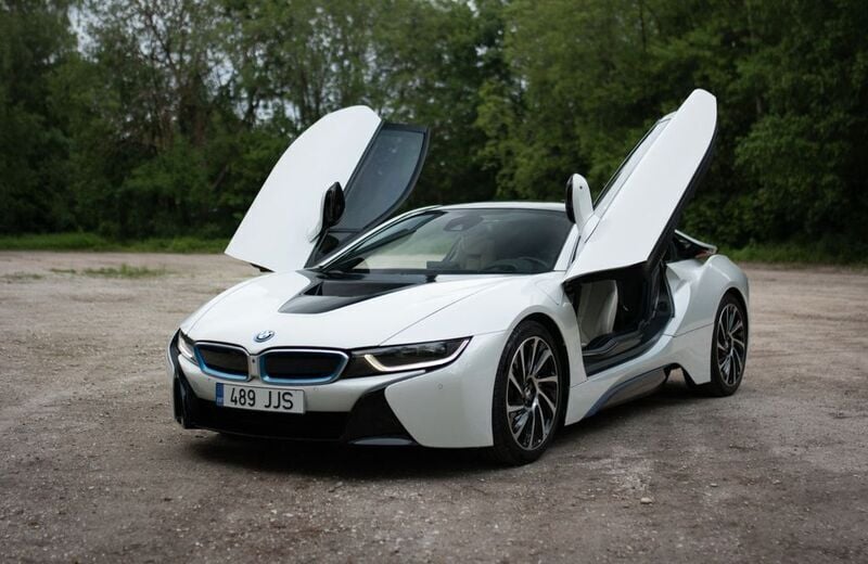 Weiß Gebraucht 2015 BMW i8 Performance Coupé | 43.990 € - Bild 1/4