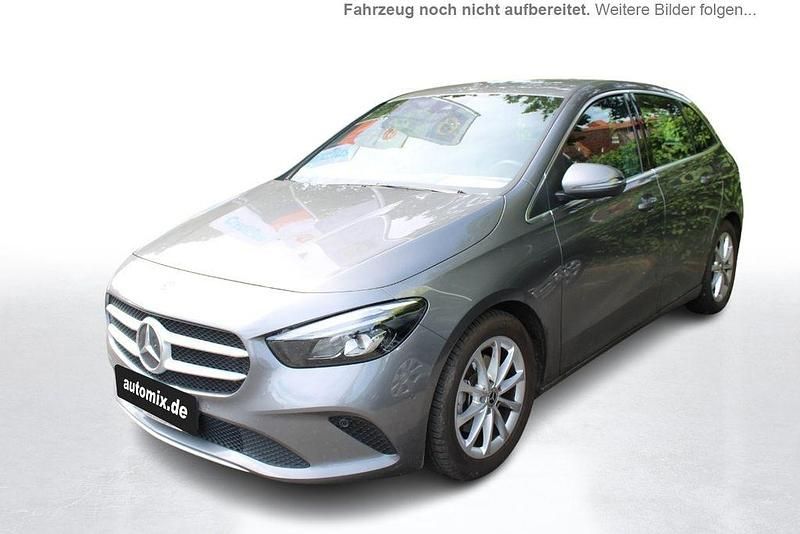 Mountaingrau met. Gebraucht 2022 Mercedes B200 Progressive Van / Kleinbus | 28.900 € (Fairer Preis) - Bild 1/4