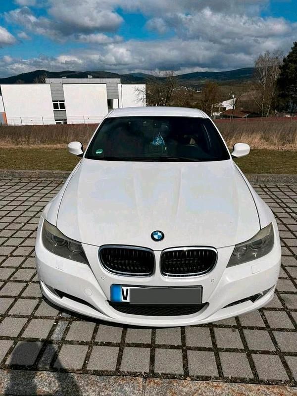 Gebraucht BMW 320 184 PS (135 kW) 2010 Weiß Kombi