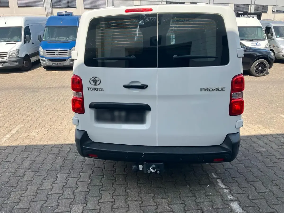 Gebraucht Toyota Proace 120 PS (88 kW) 2021 Weiß Van / Kleinbus