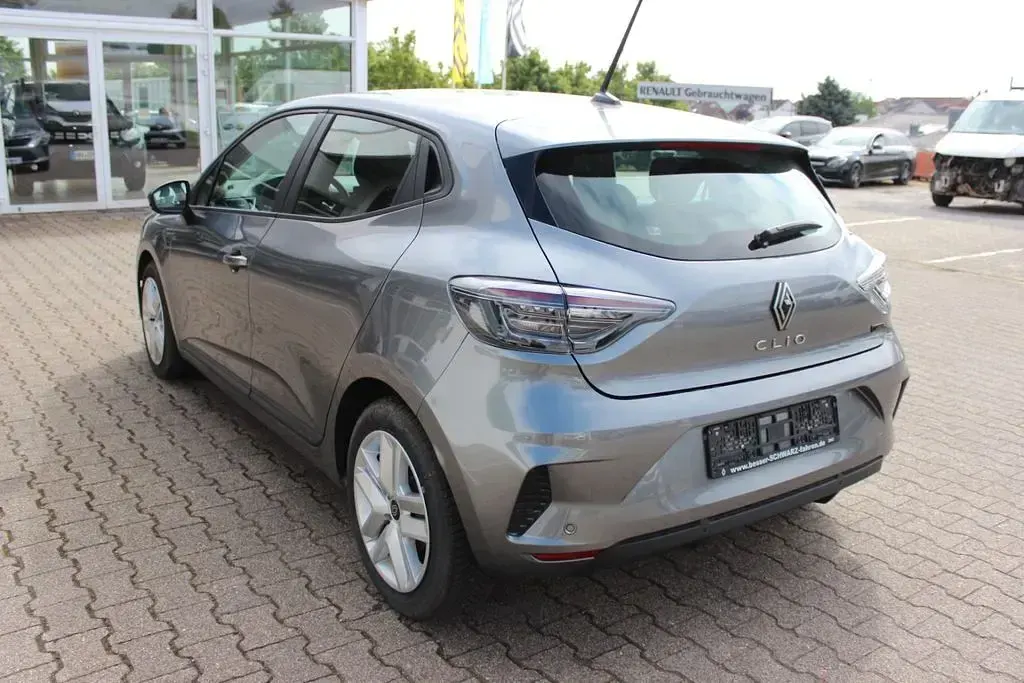 Używany Renault Clio V Evolution 94 KM (69 kW) 2025 Szary Sedan/Limuzyna