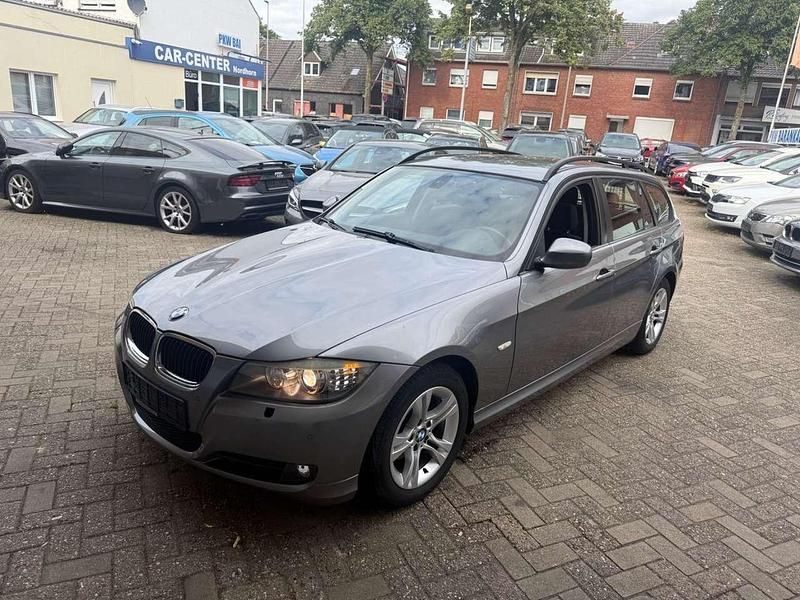 Grau Gebraucht 2009 BMW 318 Comfort Edition Kombi | 3.999 € (Guter Preis) - Bild 1/4