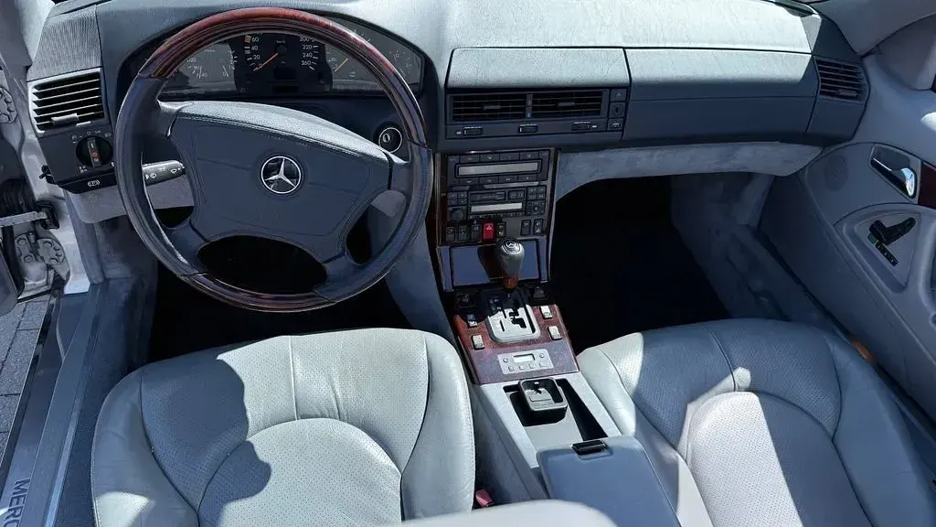 Second-hand Mercedes SL320 231 CP (169 kW) 1997 Argintiu Cabrio