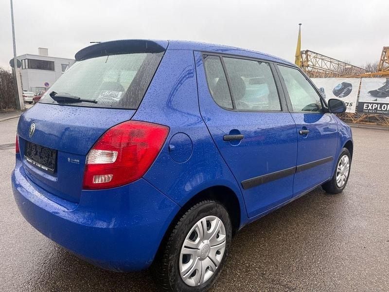 Gebraucht Skoda Fabia 60 PS (44 kW) 2009 Blau Limousine