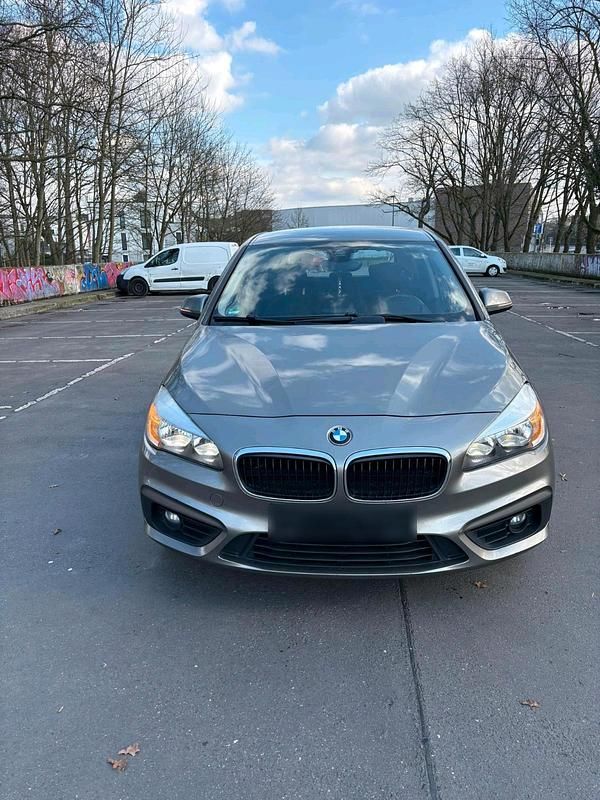 Gebraucht BMW 214 Active Tourer 95 PS (69 kW) 2015 Grau Van / Kleinbus