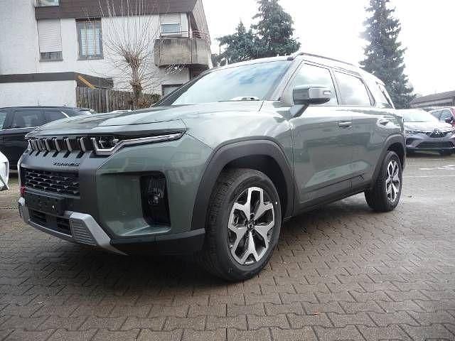Forest grün met Neu 2025 Ssangyong Torres SUV | 31.990 € - Bild 1/4