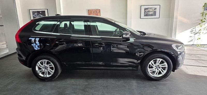 Schwarz Gebraucht 2017 Volvo XC60 Momentum SUV | 19.900 € (Superpreis) - Bild 1/4