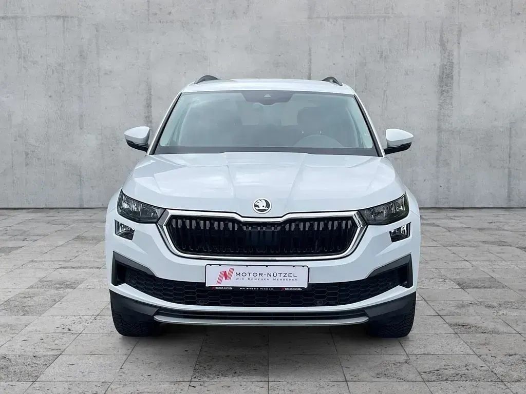 Gebraucht Skoda Kodiaq Ambition 150 PS (110 kW) 2022 Moonweiß perleffekt SUV