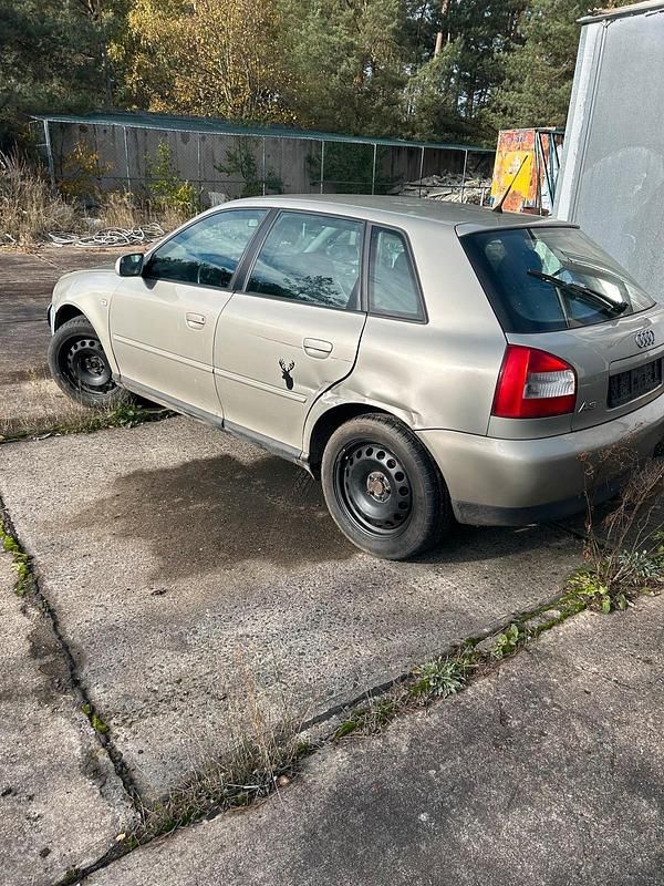 Beige Gebraucht 2002 Audi A3 Kleinwagen | 200 € (Superpreis) - Bild 1/4