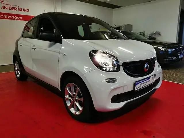 Weiß Gebraucht 2018 Smart ForFour Electric Drive Passion Limousine | 10.590 € (Etwas zu teuer) - Bild 1/4