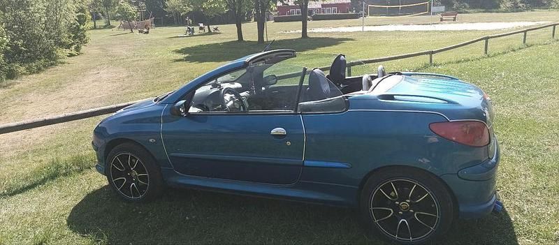 Gebraucht Peugeot 206 CC 109 PS (80 kW) 2005 Blau Cabrio