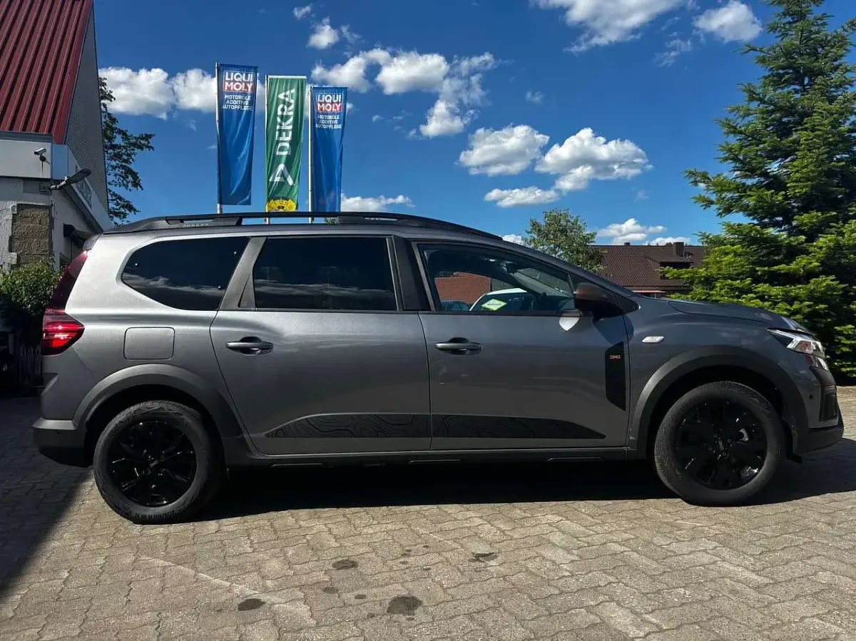 Gebraucht Dacia Jogger Extreme 141 PS (103 kW) 2024 Grau Van / Kleinbus