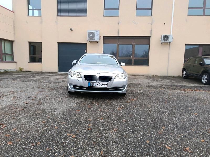 Silber Gebraucht 2011 BMW 520 Limousine | 7.500 € (Guter Preis) - Bild 1/4