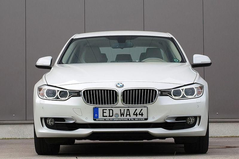 Gebraucht BMW 320 184 PS (135 kW) 2014 Weiß Limousine