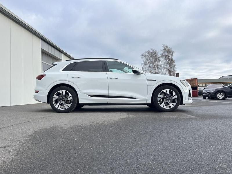Używany Audi e-tron S-Line 300 kW (408 KM) 2022 Biały SUV