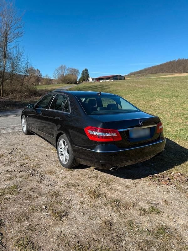 Gebraucht Mercedes E200 Avantgarde 184 PS (135 kW) 2009 Schwarz Limousine
