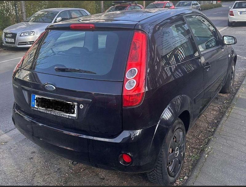 Gebraucht Ford Fiesta Ambiente 69 PS (50 kW) 2008 Schwarz Kleinwagen