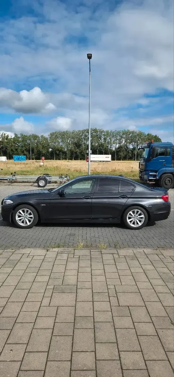 Gebraucht BMW 523 M Sport 204 PS (150 kW) 2011 Grau Limousine